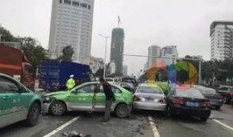 珠海爆料最新车祸,多车连环相撞，现场情况紧急！
